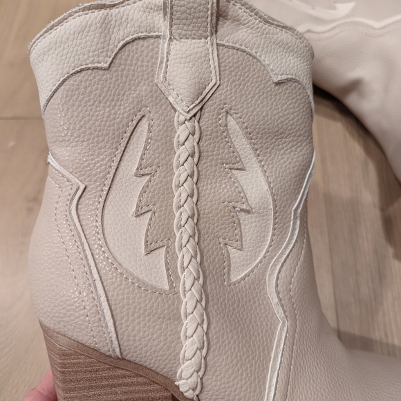 Women's Cream Western Ankle Boots - Picture 14 of 16